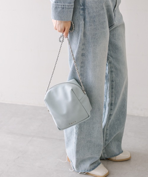 loti（ロティ）の「【2色展開】loti スクエアチェーンショルダーバッグ（ショルダーバッグ・レディース・ブルー/アイボリー・ONE SIZE）」の9枚目の写真