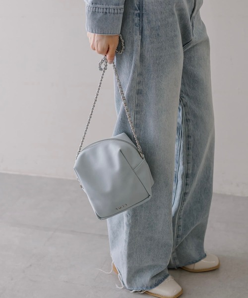 loti（ロティ）の「【2色展開】loti スクエアチェーンショルダーバッグ（ショルダーバッグ・レディース・ブルー/アイボリー・ONE SIZE）」の19枚目の写真