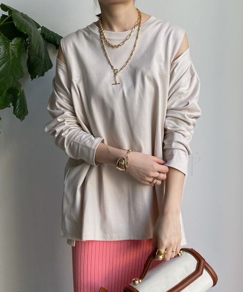 DouDou（ドゥドゥ）の「袖スリットTEE（Tシャツ/カットソー・レディース・ブラック/ライトベージュ/オフホワイト・FREE）」の3枚目の写真