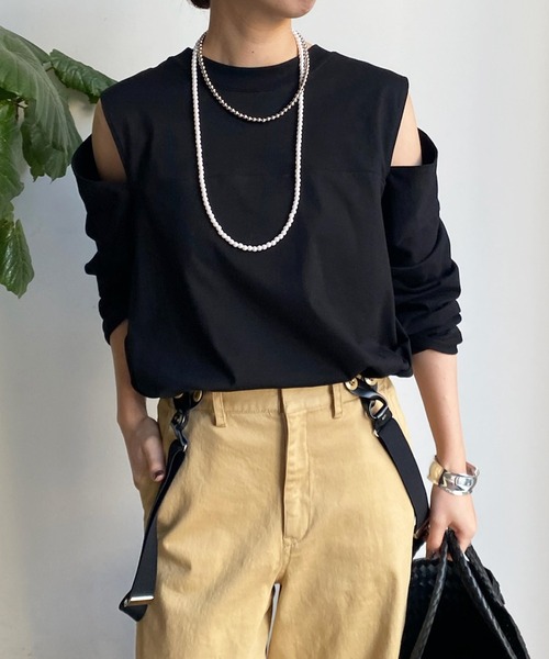 DouDou（ドゥドゥ）の「袖スリットTEE（Tシャツ/カットソー・レディース・ブラック/ライトベージュ/オフホワイト・FREE）」の2枚目の写真