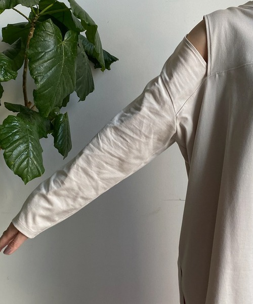 DouDou（ドゥドゥ）の「袖スリットTEE（Tシャツ/カットソー・レディース・ブラック/ライトベージュ/オフホワイト・FREE）」の14枚目の写真