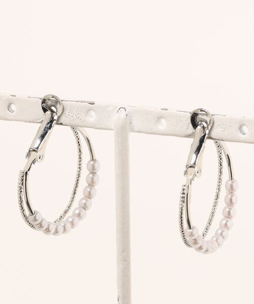 Kana(カナ)の「ツイストメタル 上品 パール 2連 フープ ピアス パーティー 結婚式 お呼ばれ オケージョン デイリー(ピアス(両耳用)・レディース・ゴールド/シルバー・フリー)」の18枚目の写真