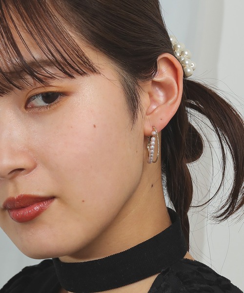 Kana(カナ)の「ツイストメタル 上品 パール 2連 フープ ピアス パーティー 結婚式 お呼ばれ オケージョン デイリー(ピアス(両耳用)・レディース・ゴールド/シルバー・フリー)」の6枚目の写真