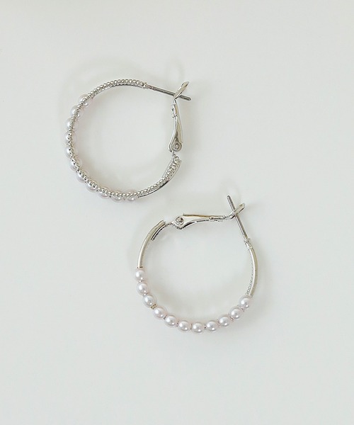Kana(カナ)の「ツイストメタル 上品 パール 2連 フープ ピアス パーティー 結婚式 お呼ばれ オケージョン デイリー(ピアス(両耳用)・レディース・ゴールド/シルバー・フリー)」の3枚目の写真
