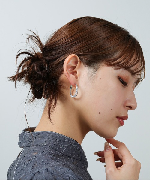Kana(カナ)の「ツイストメタル 上品 パール 2連 フープ ピアス パーティー 結婚式 お呼ばれ オケージョン デイリー(ピアス(両耳用)・レディース・ゴールド/シルバー・フリー)」の5枚目の写真