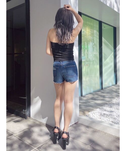 GYDA(ジェイダ)の「ハイウエストcross point bijouデニムショートパンツ(デニムパンツ・レディース・ブルー/インディゴブルー・SMALL/MEDIUM)」の15枚目の写真