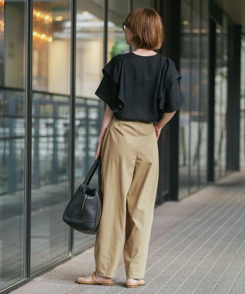 Noble（ノーブル）の「《一部店舗・WEB限定追加》カーブシルエットパンツ（チノパンツ・レディース・ホワイト/ベージュ・36/38）」の3枚目の写真