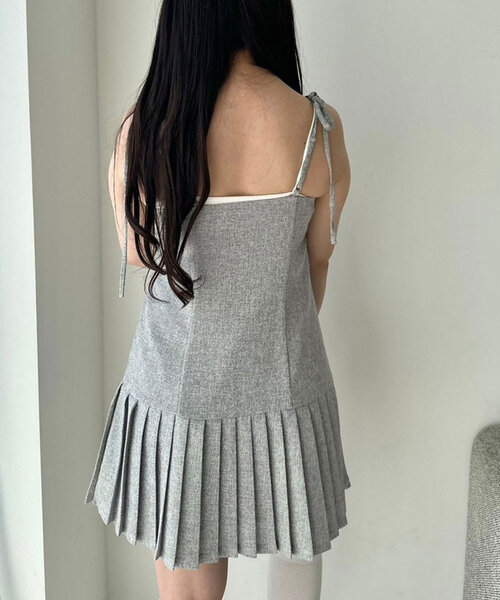 OLIVE des OLIVE(オリーブデオリーブ)の「【セットアップ対応】ミニプリーツキャミワンピース(ワンピース・レディース・ブラック系その他/ライトグレー・FREE)」の9枚目の写真
