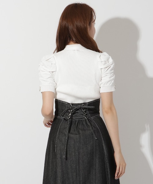 AND COUTURE(アンドクチュール)の「袖ギャザーボウタイ付き半袖ニットプルオーバー(ニット/セーター・レディース・オレンジ/ライトグレー/ダークグリーン/オフホワイト・FREE)」の6枚目の写真