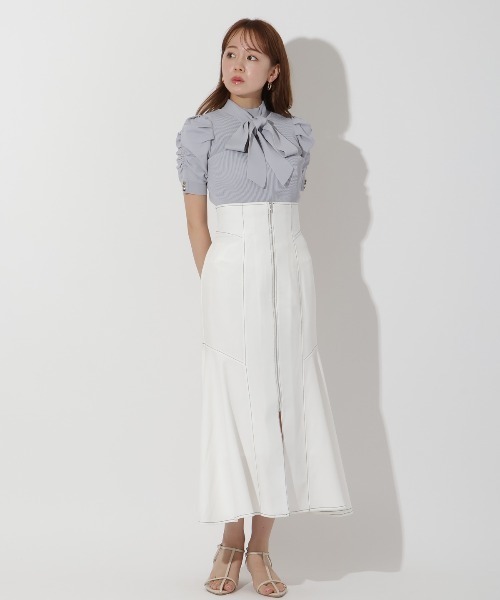 AND COUTURE(アンドクチュール)の「袖ギャザーボウタイ付き半袖ニットプルオーバー(ニット/セーター・レディース・オレンジ/ライトグレー/ダークグリーン/オフホワイト・FREE)」の13枚目の写真