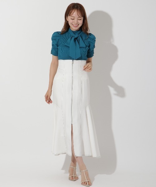 AND COUTURE(アンドクチュール)の「袖ギャザーボウタイ付き半袖ニットプルオーバー(ニット/セーター・レディース・オレンジ/ライトグレー/ダークグリーン/オフホワイト・FREE)」の19枚目の写真