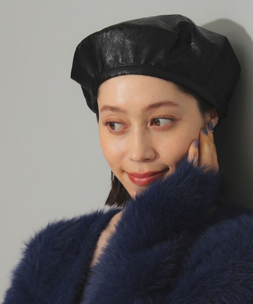 Ray BEAMS（レイビームス）の「Ray BEAMS / フェイクレザー ベレー帽（ハンチング/ベレー帽・レディース・ブラック/ブラウン・ONE SIZE）」の2枚目の写真