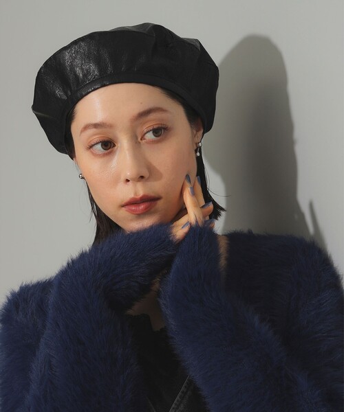 Ray BEAMS（レイビームス）の「Ray BEAMS / フェイクレザー ベレー帽（ハンチング/ベレー帽・レディース・ブラック/ブラウン・ONE SIZE）」の3枚目の写真