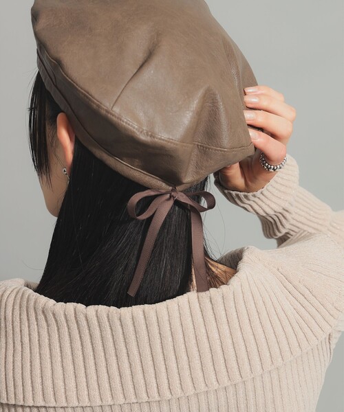 Ray BEAMS（レイビームス）の「Ray BEAMS / フェイクレザー ベレー帽（ハンチング/ベレー帽・レディース・ブラック/ブラウン・ONE SIZE）」の6枚目の写真