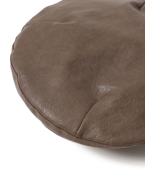 Ray BEAMS（レイビームス）の「Ray BEAMS / フェイクレザー ベレー帽（ハンチング/ベレー帽・レディース・ブラック/ブラウン・ONE SIZE）」の13枚目の写真