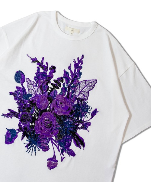 Revo.(レボ)の「REVO-フラワーエンブロイダリーSSTEE(Tシャツ/カットソー・メンズ・ホワイト/ブラック・M/L)」の2枚目の写真