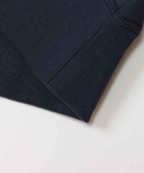 Champion(チャンピオン)の「【Champion/チャンピオン】メンズ ベーシック クルーネックスウェットシャツ(スウェット・メンズ・ネイビー/オートミール/オフホワイト/ブラック系その他/ダークグリーン・LARGE/MEDIUM/SMALL/X-LARGE)」の16枚目の写真