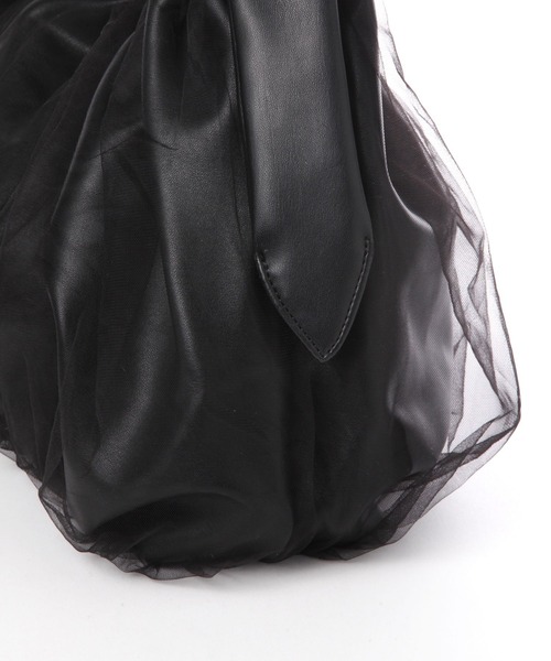 LAKOLE(ラコレ)の「チュール巾着トートバッグ / 132220(トートバッグ・レディース・シルバー/ブラック/グレイッシュベージュ・FREE)」の13枚目の写真