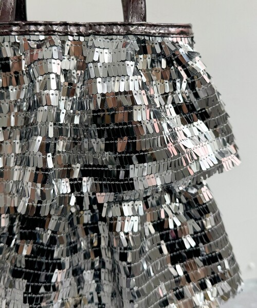 fredy emue（フレディエミュ）の「【CASSELINI/キャセリーニ】スパンコールフリルハンドバッグ（ハンドバッグ・レディース・シルバー/ブラック・FREE）」の3枚目の写真