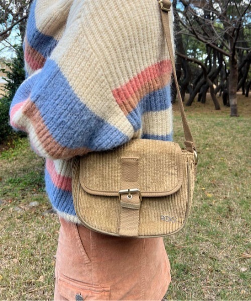 ROXY(ロキシー)の「FEELING GOOD CROSSBO/ロキシーコーデュロイショルダーバッグ(ショルダーバッグ・レディース・ブラック/グリーン/ピンク・FREE)」の8枚目の写真