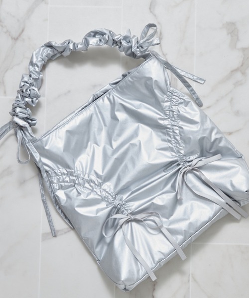 tocco closet(トッコ クローゼット)の「【ZOZO限定】リボンギャザーショルダーバッグ(ショルダーバッグ・レディース・アイボリー/ブラック/シルバー・FREE)」の2枚目の写真