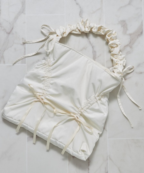tocco closet(トッコ クローゼット)の「【ZOZO限定】リボンギャザーショルダーバッグ(ショルダーバッグ・レディース・アイボリー/ブラック/シルバー・FREE)」の4枚目の写真