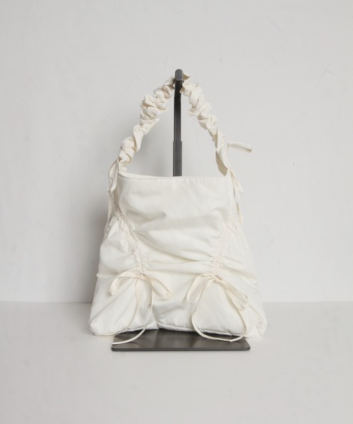 tocco closet(トッコ クローゼット)の「【ZOZO限定】リボンギャザーショルダーバッグ(ショルダーバッグ・レディース・アイボリー/ブラック/シルバー・FREE)」の8枚目の写真