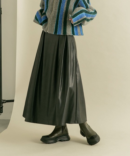 KBF（ケイビーエフ）の「ウォッシャブルフェイクレザースカート（スカート・レディース・ブラウン系その他/ブラック・ONE）」の3枚目の写真