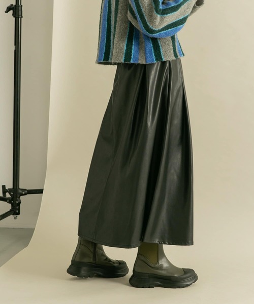 KBF（ケイビーエフ）の「ウォッシャブルフェイクレザースカート（スカート・レディース・ブラウン系その他/ブラック・ONE）」の5枚目の写真