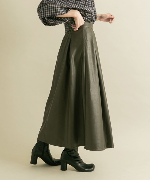 KBF（ケイビーエフ）の「ウォッシャブルフェイクレザースカート（スカート・レディース・ブラウン系その他/ブラック・ONE）」の12枚目の写真