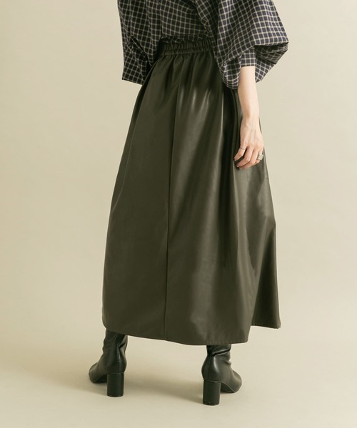 KBF（ケイビーエフ）の「ウォッシャブルフェイクレザースカート（スカート・レディース・ブラウン系その他/ブラック・ONE）」の13枚目の写真