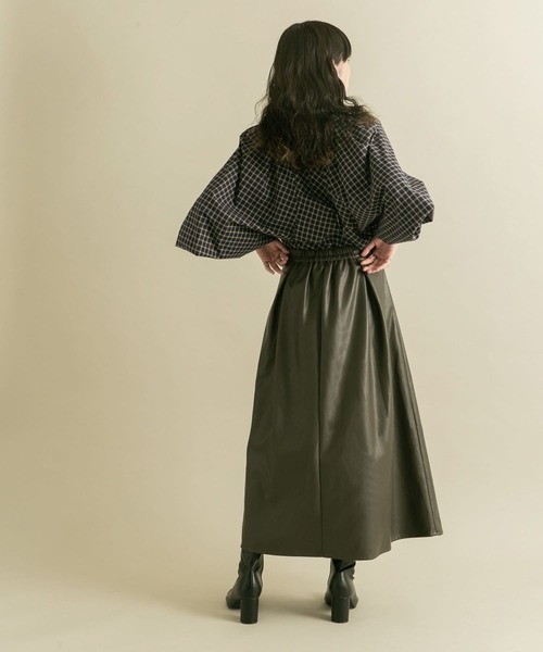 KBF（ケイビーエフ）の「ウォッシャブルフェイクレザースカート（スカート・レディース・ブラウン系その他/ブラック・ONE）」の15枚目の写真