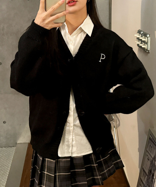 VIVID LADY（ビビッドレディー）の「ニットカーディガン ワンポイント刺繍 レディース ニット ゆったり 長袖（カーディガン/ボレロ・レディース・ブラック/ベージュ/グレー・FREE）」の2枚目の写真