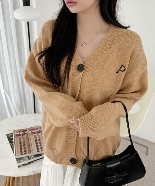 VIVID LADY（ビビッドレディー）の「ニットカーディガン ワンポイント刺繍 レディース ニット ゆったり 長袖（カーディガン/ボレロ・レディース・ブラック/ベージュ/グレー・FREE）」の7枚目の写真