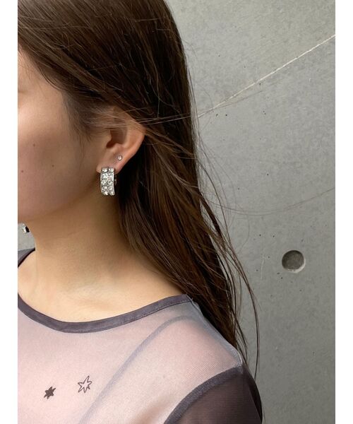 MURUA（ムルーア）の「アシメビジューピアス（ピアス（両耳用）・レディース・ゴールド/シルバー・FREE）」の5枚目の写真