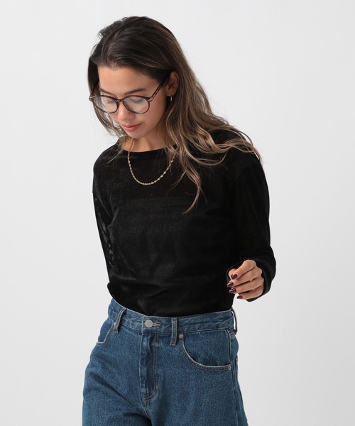 BAYFLOW（ベイフロー）の「[すっきり見えするネックライン]シアーベロアクルーネックプルオーバー（Tシャツ/カットソー・レディース・キャメル/ブラック/オフホワイト・FREE）」の8枚目の写真