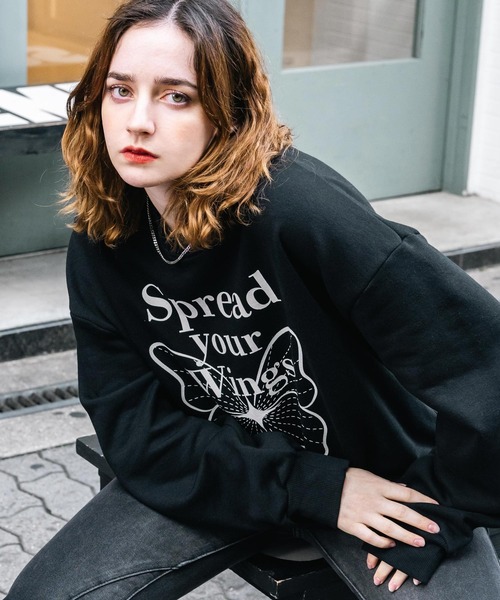 Rocky Monroe(ロッキーモンロー)の「オーバーサイズ裏起毛バタフライプリントスウェットトレーナー(スウェット・メンズ・ブラック/ピンク/ネイビー/オートミール・M/L/XL)」の1枚目の写真