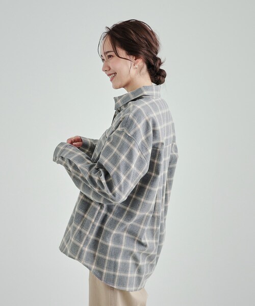 SHOO・LA・RUE（シューラルー）の「◆【洗える】ネル起毛チェックシャツ（シャツ/ブラウス・レディース・ワイン系1/グレー系1/モスグリーン系1・04/03/02/01）」の5枚目の写真