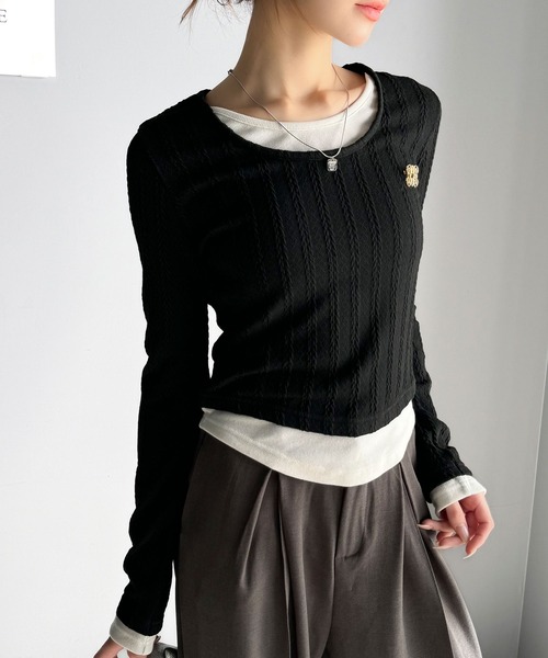 mily bilet(ミウィビレット)の「【mily bilet】トレンド感満載のドッキングデザイン。ブローチ付き異素材レイヤード風ケーブル編みカットソー(長袖)(Tシャツ/カットソー・レディース・グレー/ブラック/アイボリー・LARGE/MEDIUM/SMALL/X-LARGE)」の22枚目の写真
