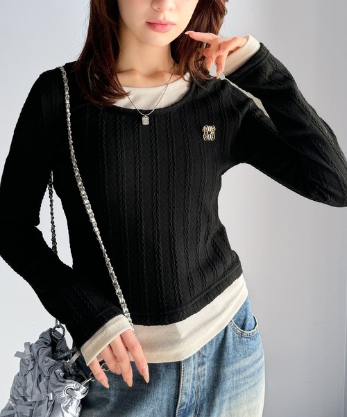 mily bilet(ミウィビレット)の「【mily bilet】トレンド感満載のドッキングデザイン。ブローチ付き異素材レイヤード風ケーブル編みカットソー(長袖)(Tシャツ/カットソー・レディース・グレー/ブラック/アイボリー・LARGE/MEDIUM/SMALL/X-LARGE)」の11枚目の写真