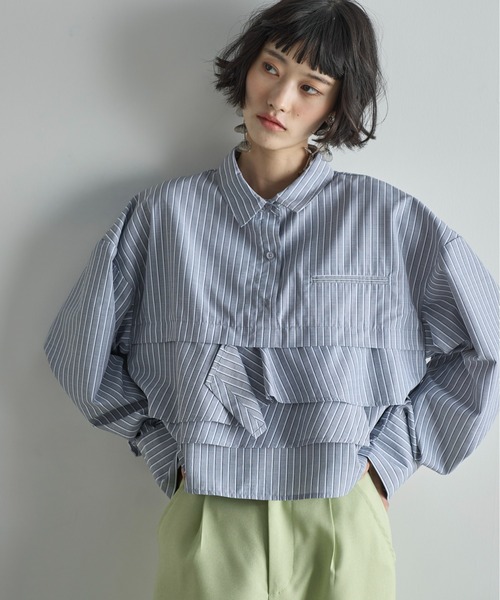 THE YOn(ザヨン)の「ラッフルヘムクロップドシャツ(シャツ/ブラウス・レディース・グレー/オフホワイト/サックスブルー・FREE)」の3枚目の写真