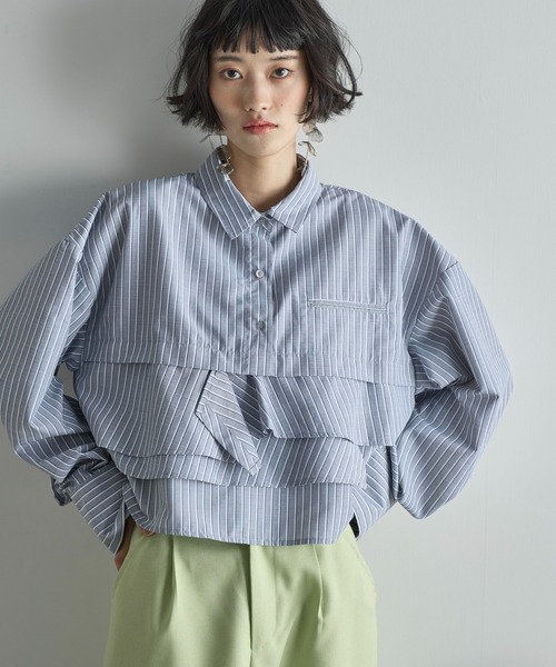 THE YOn(ザヨン)の「ラッフルヘムクロップドシャツ(シャツ/ブラウス・レディース・グレー/オフホワイト/サックスブルー・FREE)」の5枚目の写真