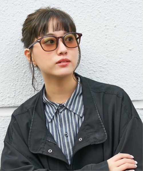 Zoff（ゾフ）の「【WEB限定】ボストン 型調光サングラス｜カラーレンズ｜トレンド｜紫外線対策｜UVカット｜レンズの色が変わるサングラス｜Zoff｜COLOR SUNGLASSES（サングラス・レディース・ブラック/ブラウン系その他5/ライトグレー系・FREE）」の3枚目の写真