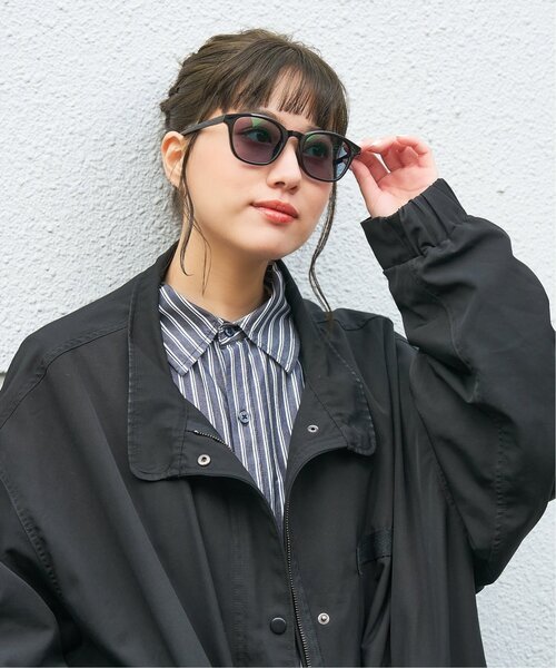 Zoff（ゾフ）の「【WEB限定】ボストン 型調光サングラス｜カラーレンズ｜トレンド｜紫外線対策｜UVカット｜レンズの色が変わるサングラス｜Zoff｜COLOR SUNGLASSES（サングラス・レディース・ブラック/ブラウン系その他5/ライトグレー系・FREE）」の21枚目の写真