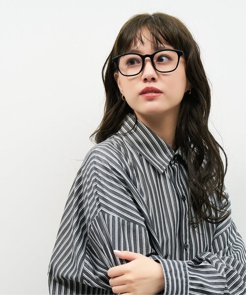 Zoff（ゾフ）の「【WEB限定】ボストン 型調光サングラス｜カラーレンズ｜トレンド｜紫外線対策｜UVカット｜レンズの色が変わるサングラス｜Zoff｜COLOR SUNGLASSES（サングラス・レディース・ブラック/ブラウン系その他5/ライトグレー系・FREE）」の16枚目の写真