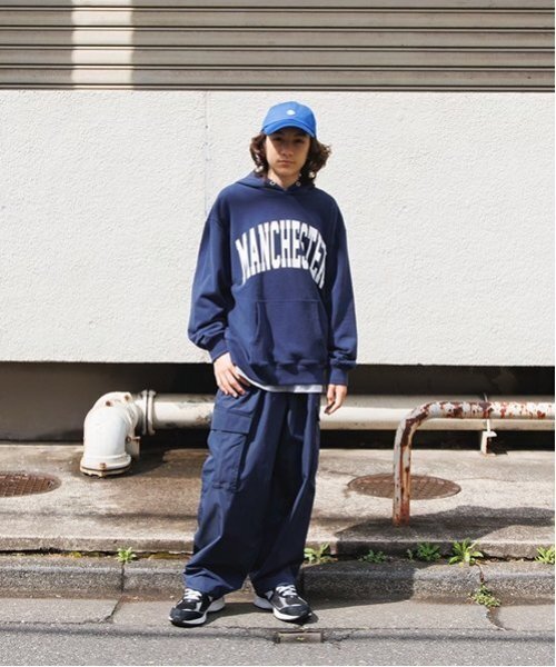 GLAZOS（グラソス）の「【大人向けサイズあり】【速乾・毛玉になりにくい】カレッジビッグロゴパーカー（パーカー・キッズ・ブラック/グレー/ネイビー・L/M/S/LL）」の12枚目の写真