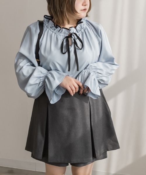 CLETTE(クレット)の「配色リボンフリル衿ブラウス(シャツ/ブラウス・レディース・オフホワイト/ブルー/ピンク・LL/3L/4L)」の3枚目の写真