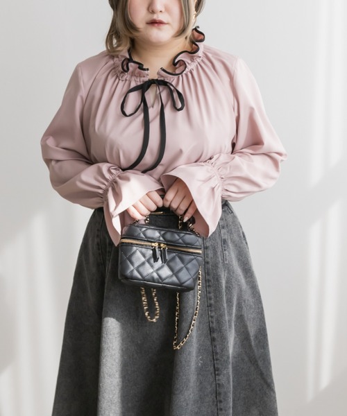 CLETTE(クレット)の「配色リボンフリル衿ブラウス(シャツ/ブラウス・レディース・オフホワイト/ブルー/ピンク・LL/3L/4L)」の4枚目の写真