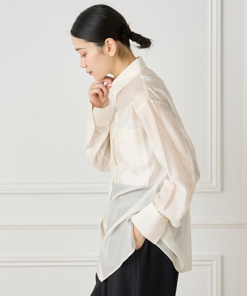 INED（イネド）の「【WEB限定カラー】オーガンジーシアーシャツ（シャツ/ブラウス・レディース・ブラック/オレンジ/アイボリー/モカ/ピンク・11号/9号）」の2枚目の写真