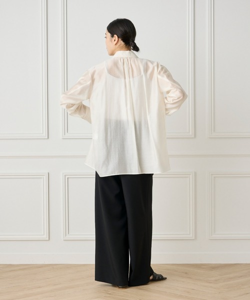 INED（イネド）の「【WEB限定カラー】オーガンジーシアーシャツ（シャツ/ブラウス・レディース・ブラック/オレンジ/アイボリー/モカ/ピンク・11号/9号）」の9枚目の写真